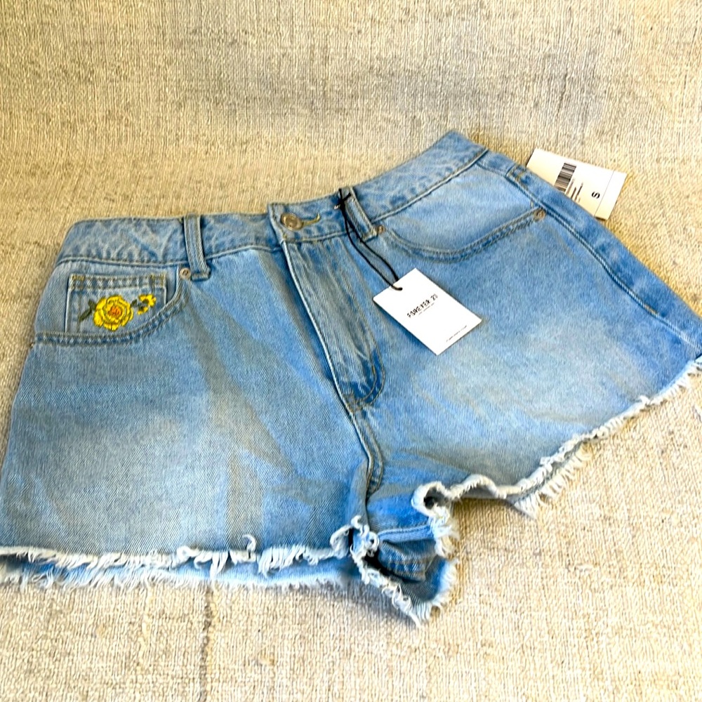 Forever 21 NWT light Denim cut off shorts w/yellow and blue floral embroidery